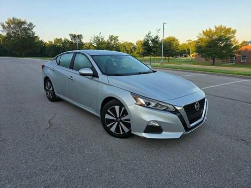 Silver 2022 Nissan Altima 2.5 SV