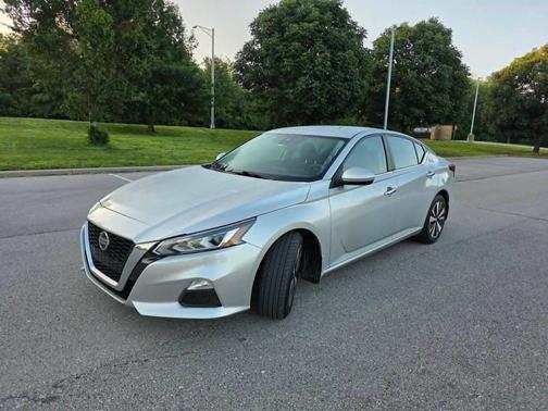 Silver 2022 Nissan Altima 2.5 SV