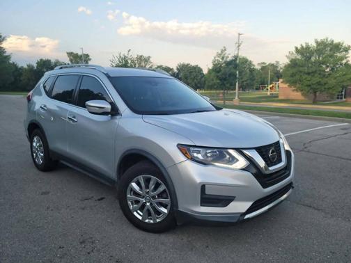 Gun Metallic 2019 Nissan Rogue SV