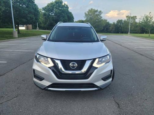 Gun Metallic 2019 Nissan Rogue SV