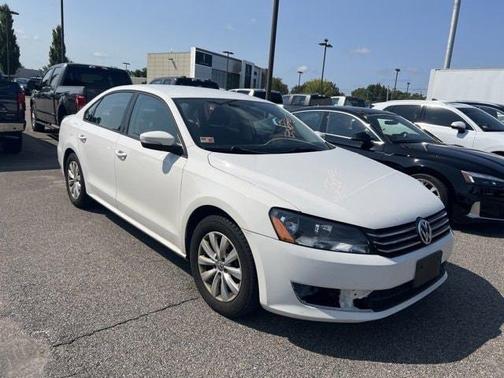 Photo 5 of 8 of 2013 Volkswagen Passat 2.5 S