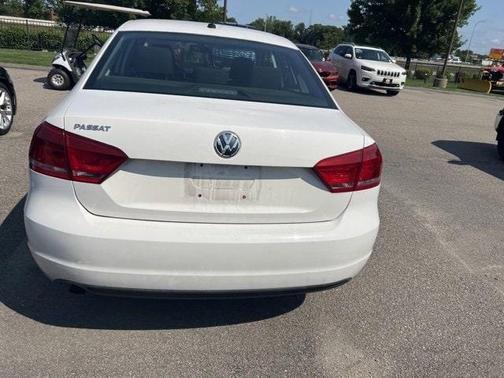 Photo 3 of 8 of 2013 Volkswagen Passat 2.5 S