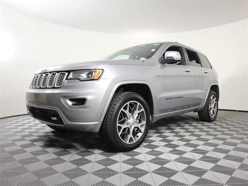 Photo 3 of 31 of 2021 Jeep Grand Cherokee Overland