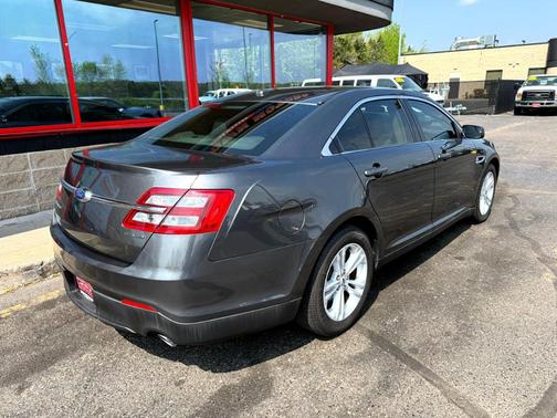 2016 Ford Taurus SE