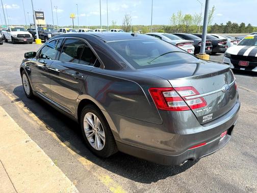 2016 Ford Taurus SE