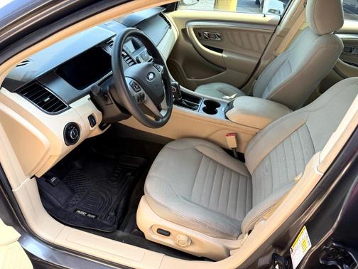 2016 Ford Taurus SE