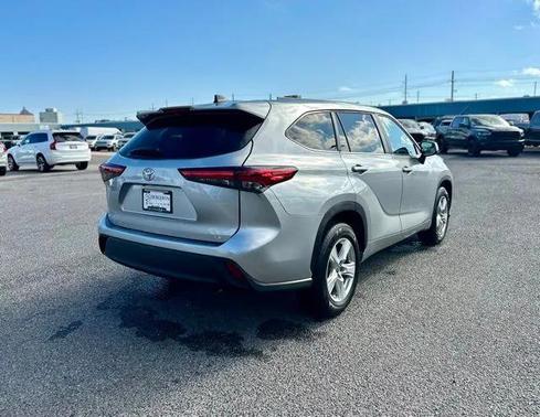 2023 Toyota Highlander LE