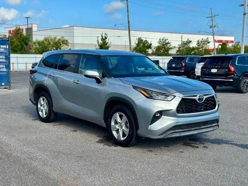 2023 Toyota Highlander LE
