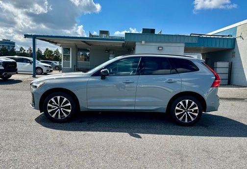 2025 Volvo XC60 B5 Plus