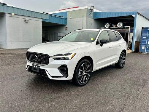 2025 Volvo XC60 B5 Plus