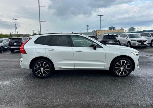 2025 Volvo XC60 B5 Plus