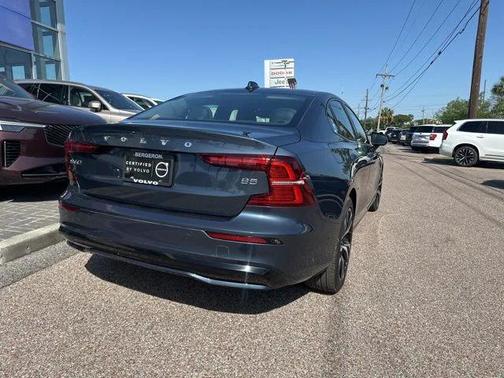 2024 Volvo S60 B5 Plus Dark Theme