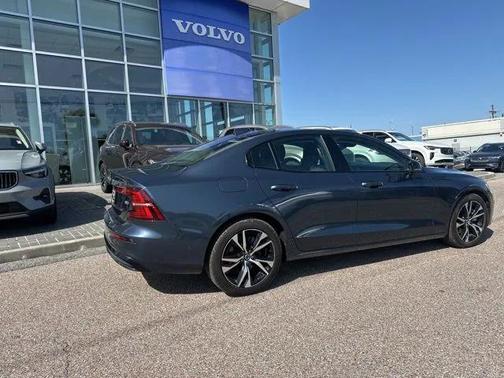2024 Volvo S60 B5 Plus Dark Theme