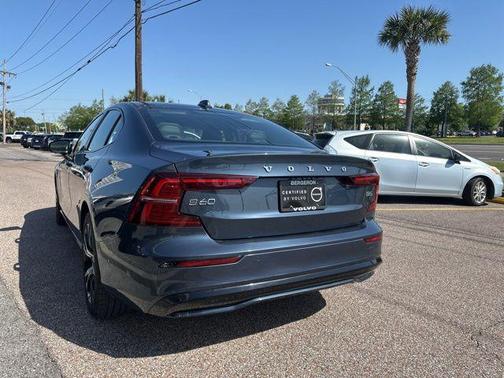 2024 Volvo S60 B5 Plus Dark Theme
