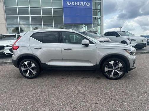 2025 Volvo XC40 B5 Plus Bright Theme