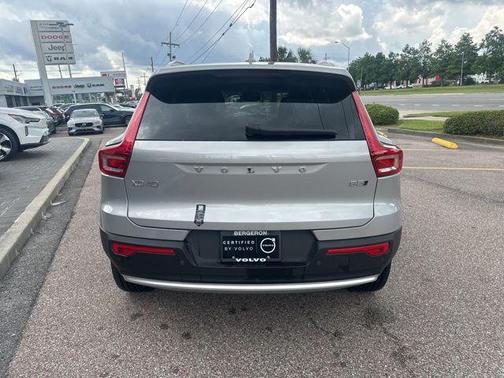 2025 Volvo XC40 B5 Plus Bright Theme