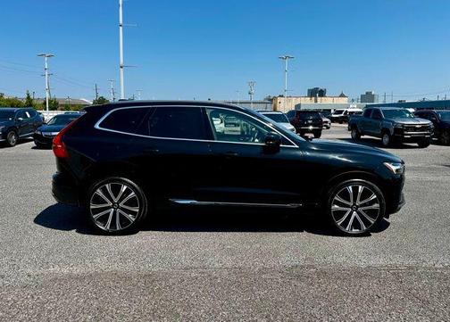 2023 Volvo XC60 B5 Ultimate Bright Theme