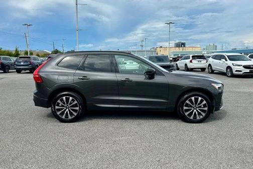 2025 Volvo XC60 B5 Plus