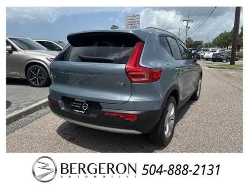 2022 Volvo XC40 T5 Momentum