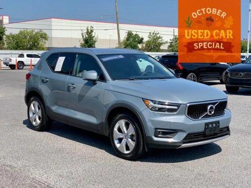2022 Volvo XC40 T5 Momentum