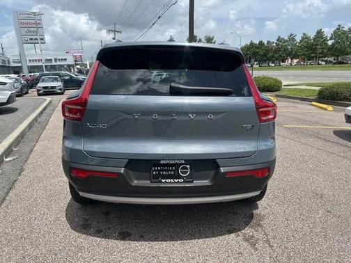 2022 Volvo XC40 T5 Momentum
