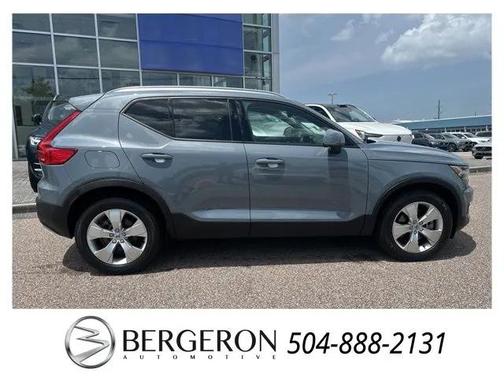 2022 Volvo XC40 T5 Momentum