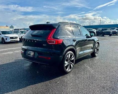 2025 Volvo XC40 B5 Plus Dark Theme