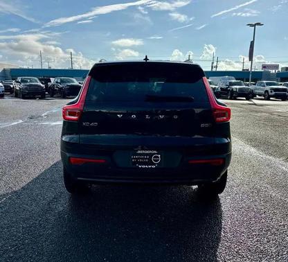 2025 Volvo XC40 B5 Plus Dark Theme