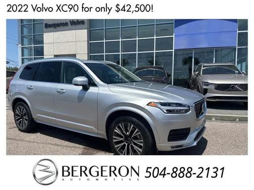 2022 Volvo XC90 T6 Momentum
