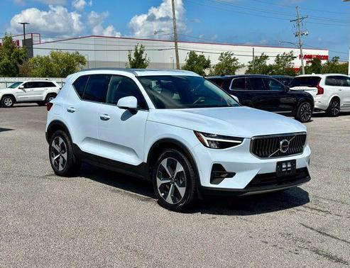2025 Volvo XC40 B5 Plus Bright Theme