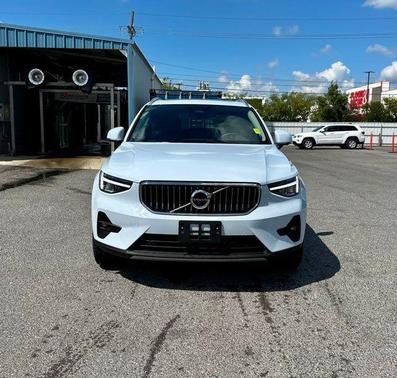 2025 Volvo XC40 B5 Plus Bright Theme