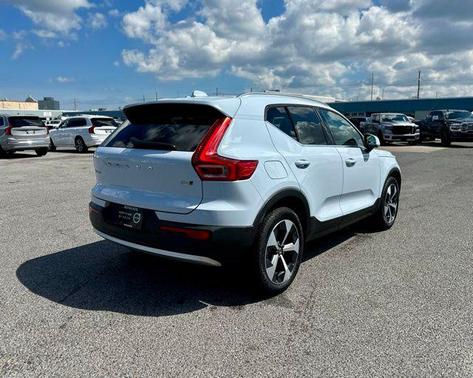 2025 Volvo XC40 B5 Plus Bright Theme