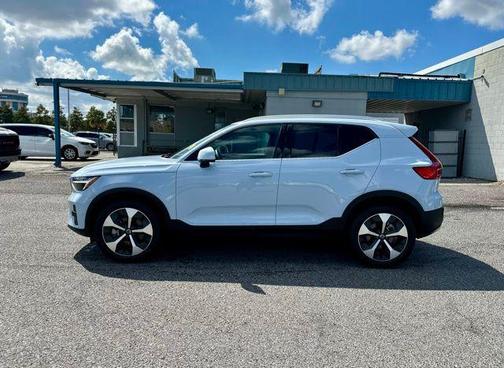2025 Volvo XC40 B5 Plus Bright Theme