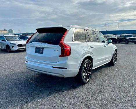 2022 Volvo XC90 T6 Momentum