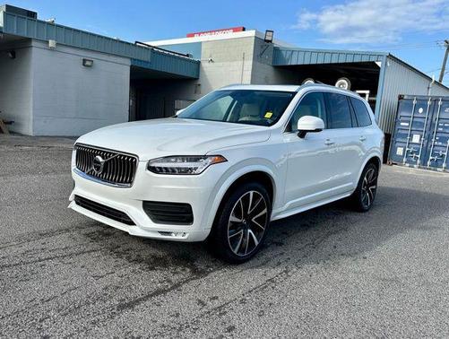 2022 Volvo XC90 T6 Momentum