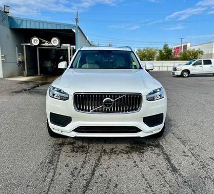 2022 Volvo XC90 T6 Momentum