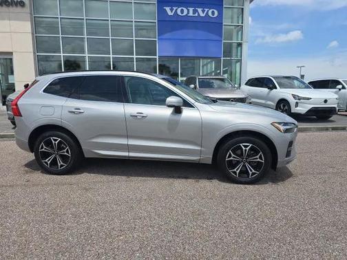 2022 Volvo XC60 B5 Momentum