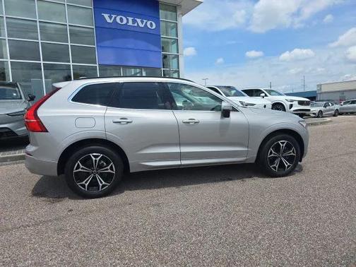 2022 Volvo XC60 B5 Momentum