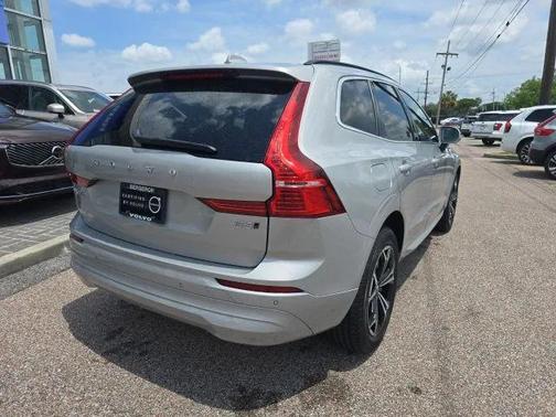 2022 Volvo XC60 B5 Momentum