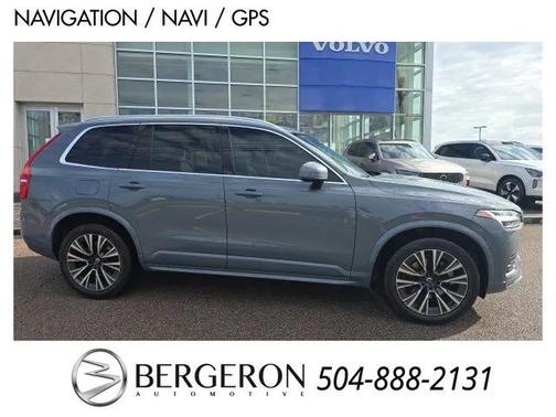 2022 Volvo XC90 T6 Momentum
