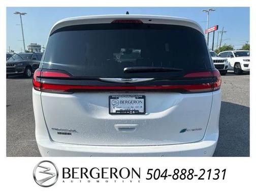 2025 Chrysler Pacifica Hybrid Select