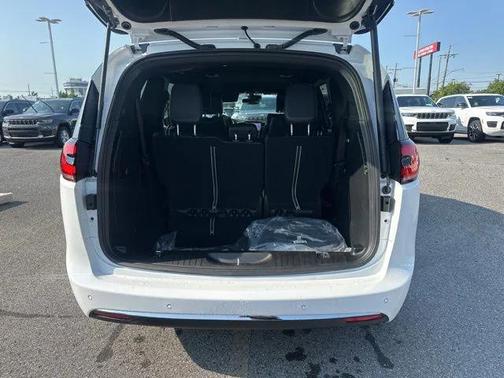 2025 Chrysler Pacifica Hybrid Select