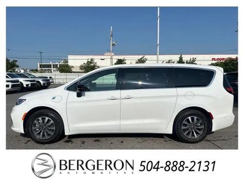 2025 Chrysler Pacifica Hybrid Select