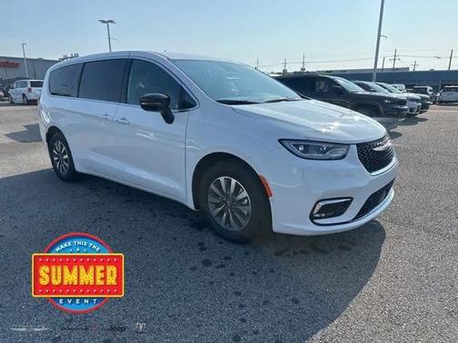 2025 Chrysler Pacifica Hybrid Select