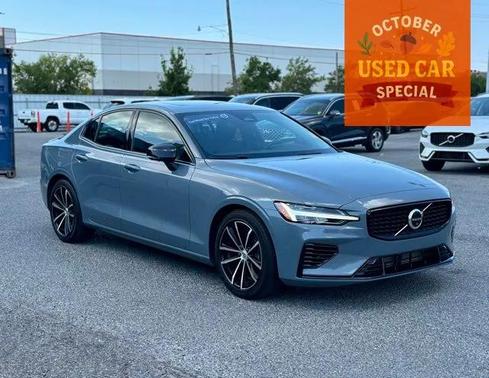 2023 Volvo S60 Recharge Plug-In Hybrid T8 Plus Dark Theme