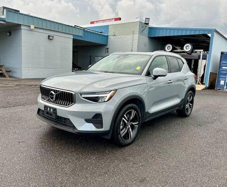 2025 Volvo XC40 B5 Core Bright Theme