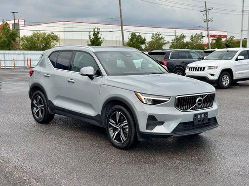 2025 Volvo XC40 B5 Core Bright Theme