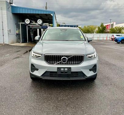 2025 Volvo XC40 B5 Core Bright Theme