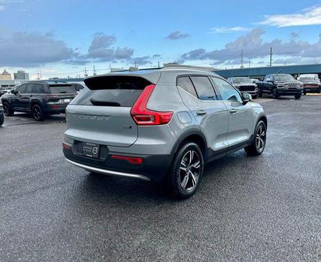 2025 Volvo XC40 B5 Core Bright Theme