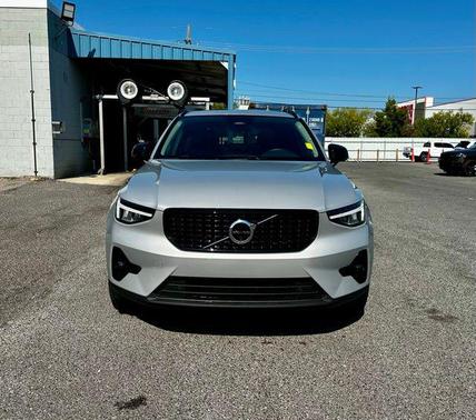2025 Volvo XC40 B5 Plus Dark Theme
